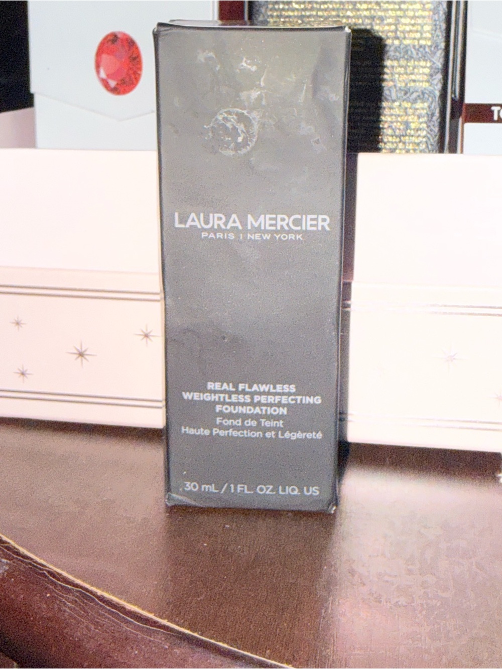 Laura Mercier Radiance Foundation - Light Beige - Picture 6 of 8